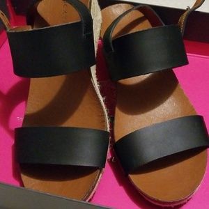 Lucky brand low wedge final SALE